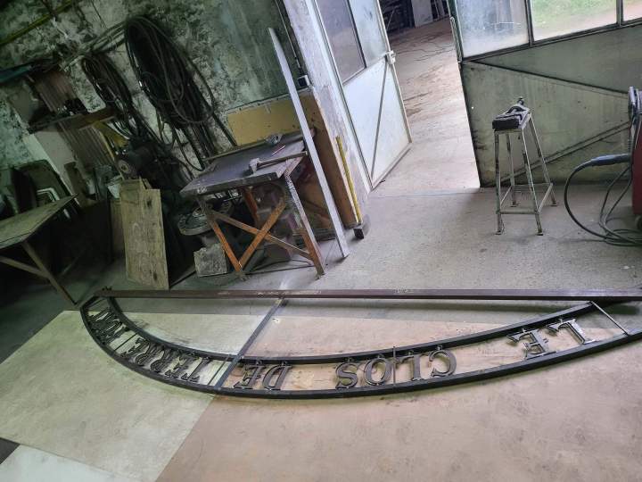 Installation métal contemporaine Rouillac