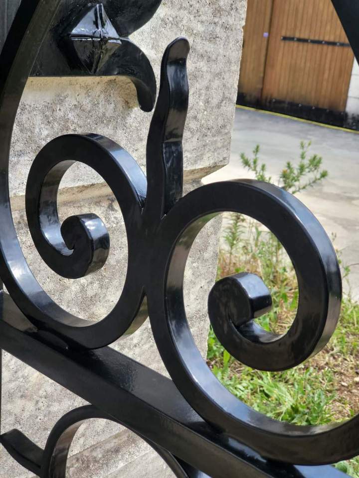 Installation métal contemporaine Rouillac